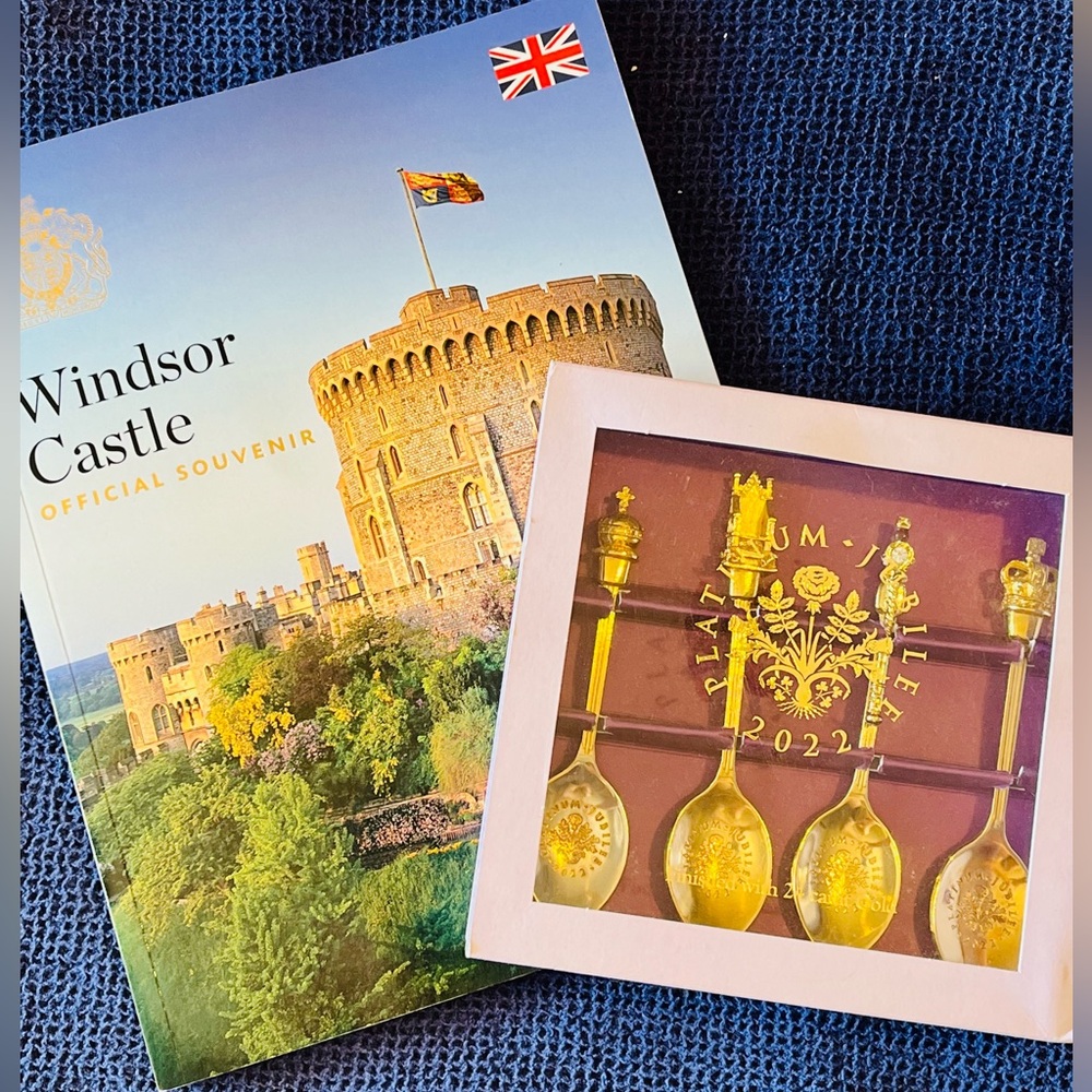 Queen Elizabeth Platinum Jubilee Tea Spoon Set & Windsor Castle Book